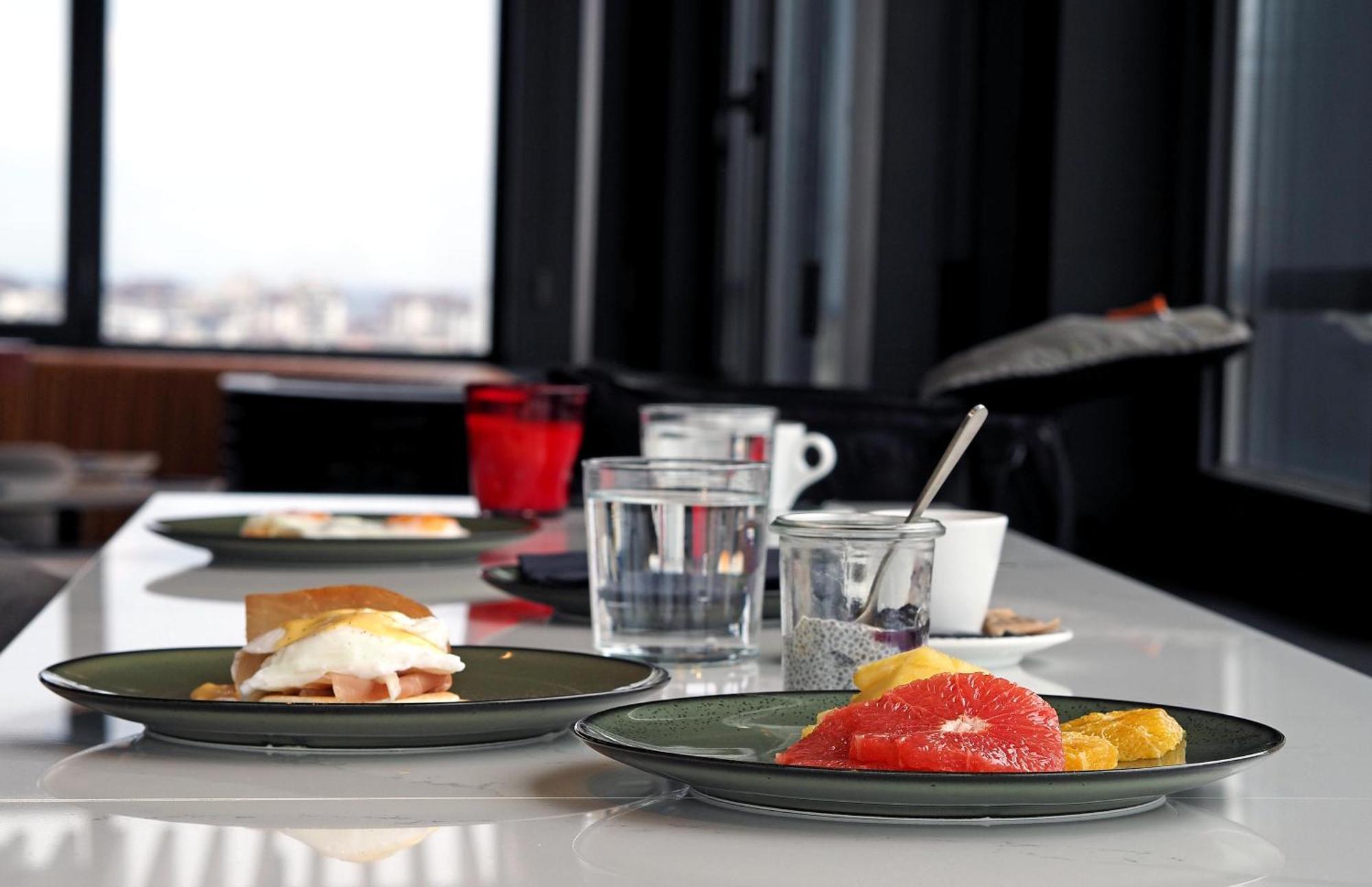 Radisson Red Belgrade Hotel Ngoại thất bức ảnh